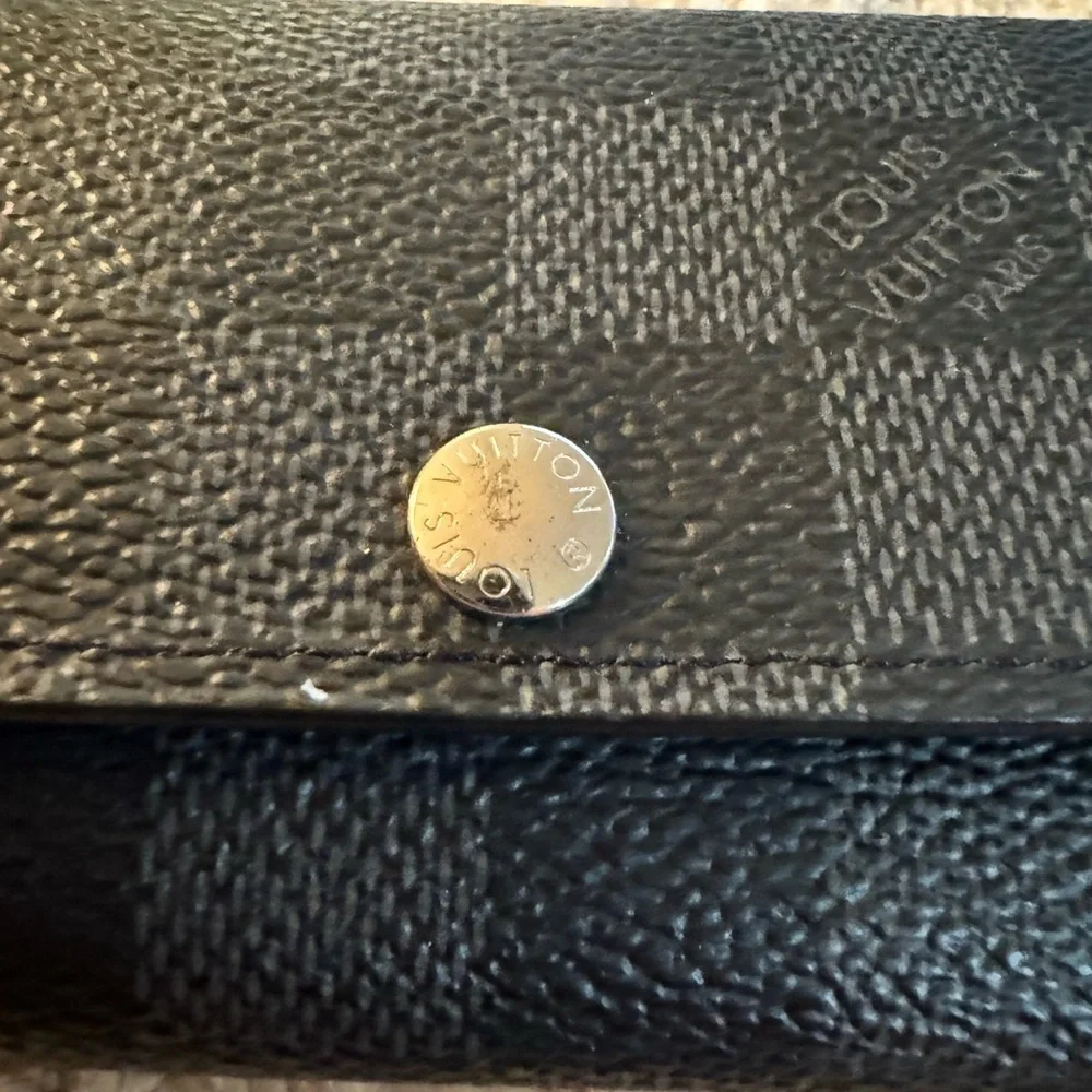 Authentic Louis Vuitton Graphite 6 Key holder